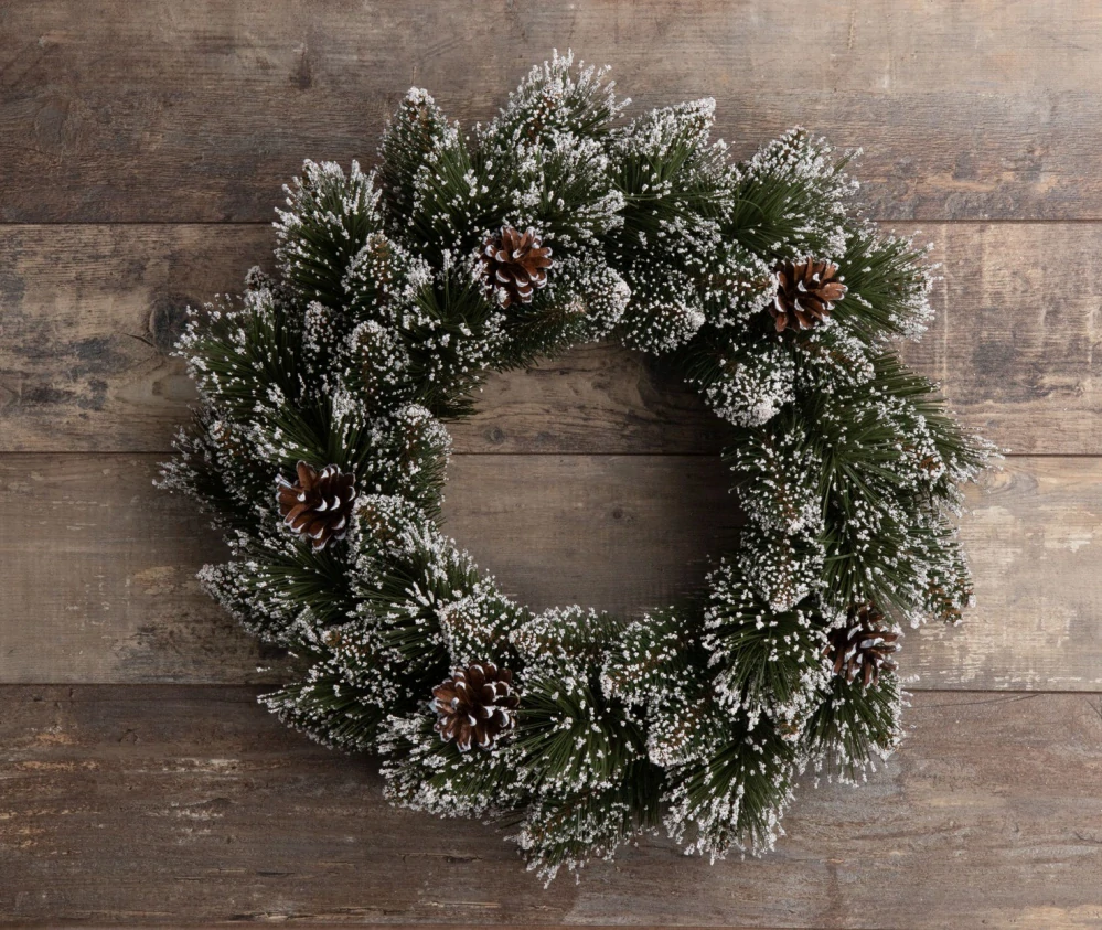 Vianočný veniec borovica zamrznutá 40 cm – Prírodný zasnežený adventný veniec